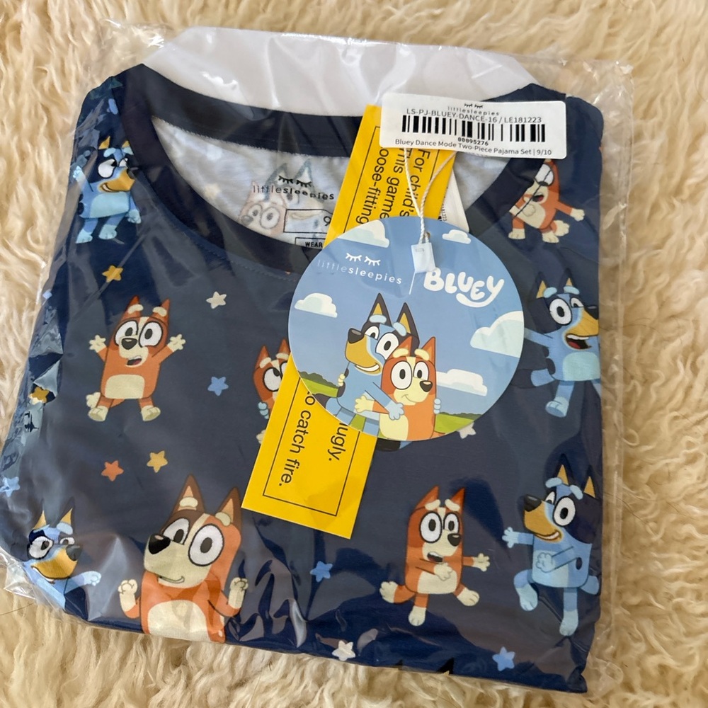 BNWT Bluey Two piece pajama set - kids size 9/10